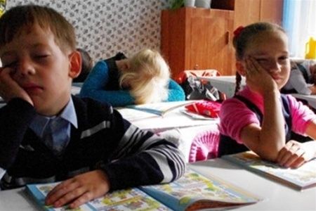 Zakaj je pomanjkanje spanja nevarno za šolarje?