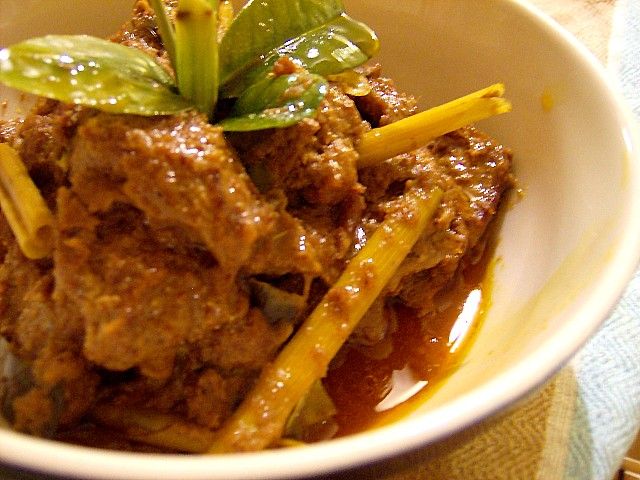 11. Rendang, Indonezija